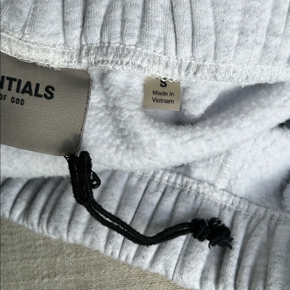 Fear of God Essentials Grey Men’s Sweat Shorts Size S NEW - Picture 16 of 16